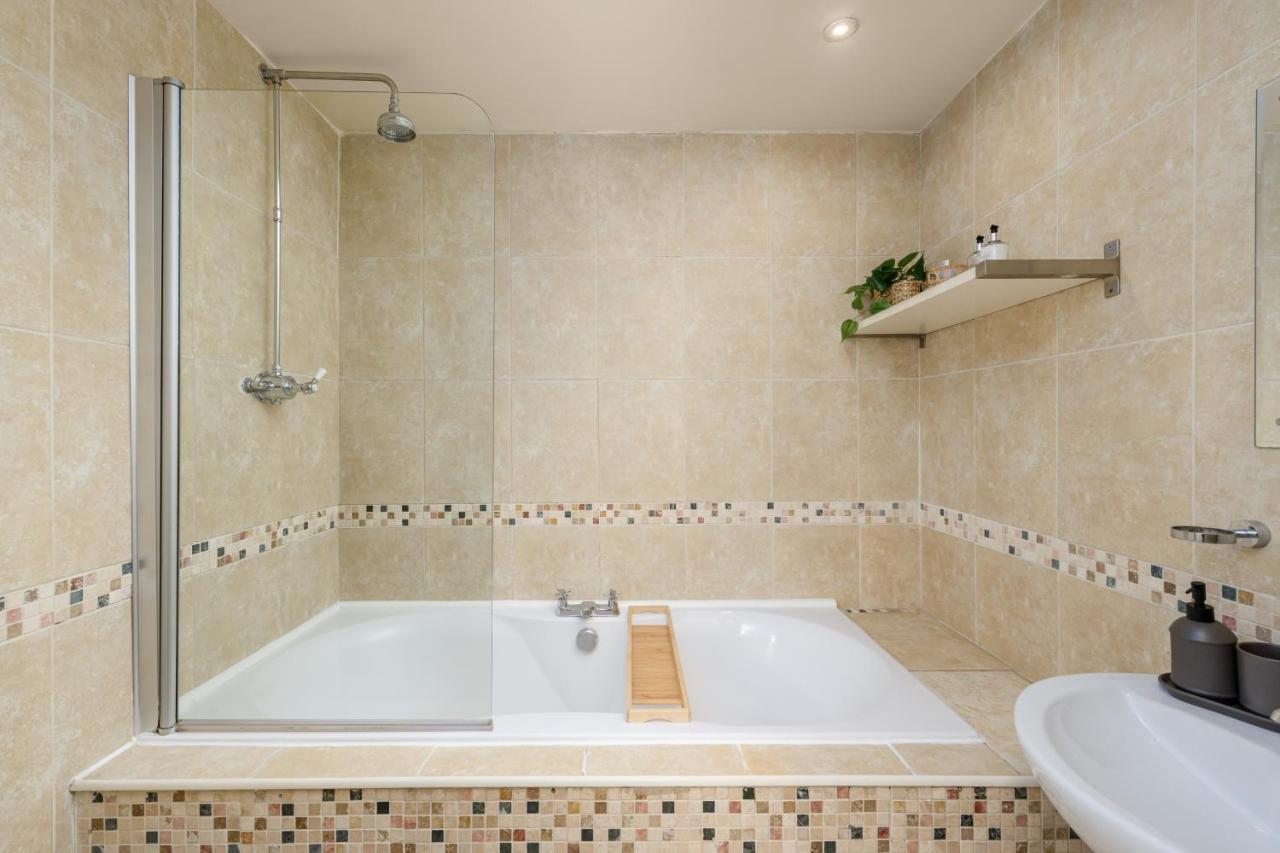 2 Bed Old Town Apartment - Next To Castle Edinburgh Ngoại thất bức ảnh